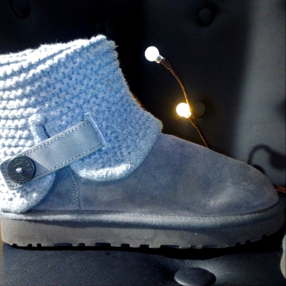 Woman's Knit Shiana Ugg Boots size 6 NWOT